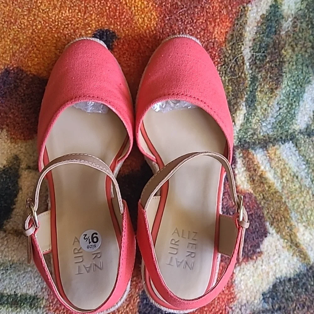 Naturalizer Phebe Coral Wedge Sandals Size 9.5